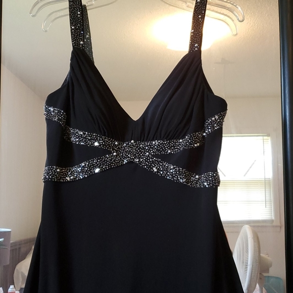 . Black.,Long.. Evening or Prom Dress - Picture 3 of 4